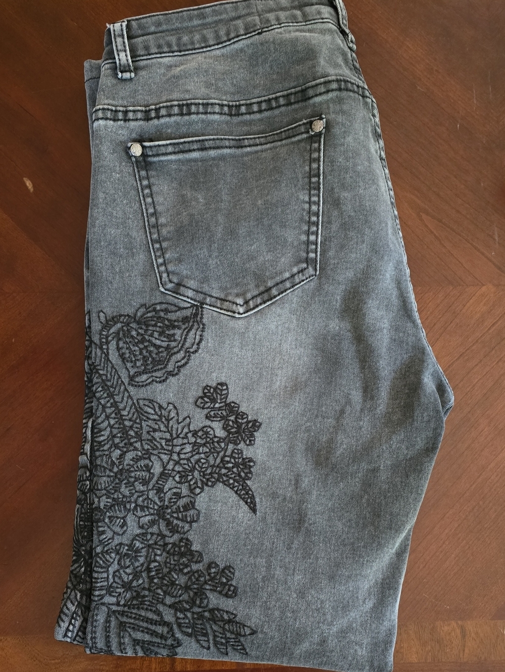 V Cristina Grey Embroidered Floral Jeans Size 10